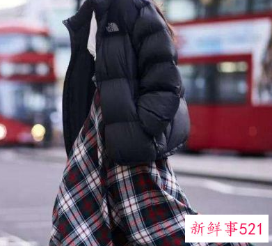 冬天裙子可以配什么棉服