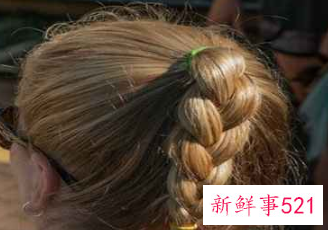 最显皮肤白的发色