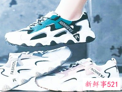 蓝色宽松上衣下身如何搭配