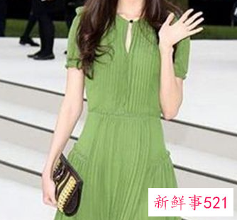 梦见自己穿着很鲜艳的衣服