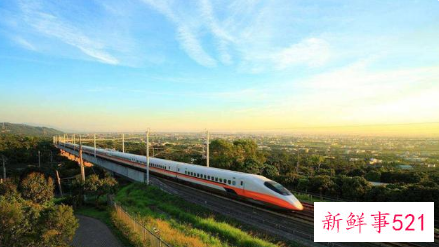 我国首辆旅游高铁有多牛