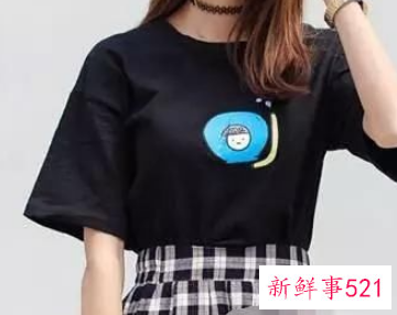 黑色t搭配什么裙子