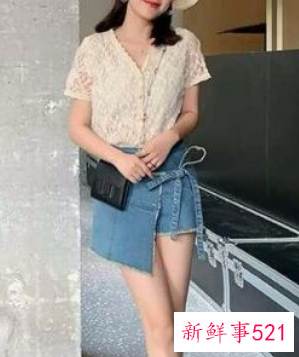 黑色凉鞋搭配什么裙子