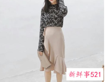半身裙杏色要搭配什么上衣好