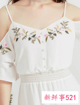 露肩衣服怎样隐藏肩带