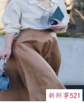 半身裙杏色要搭配什么上衣好