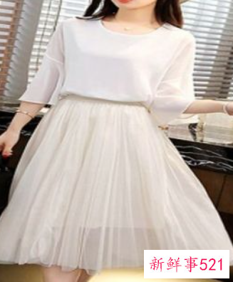 半身裙杏色要搭配什么上衣好