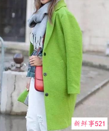 浅绿色外套搭配