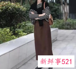 咖色半身裙搭配什么颜色上衣好看