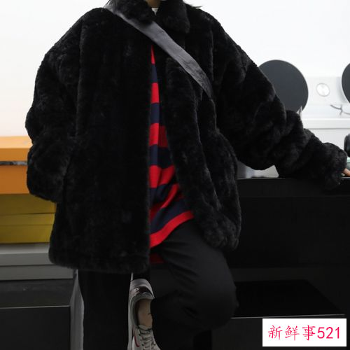 黑色背包怎么搭配