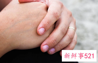 梦见自己很潦草的结婚了