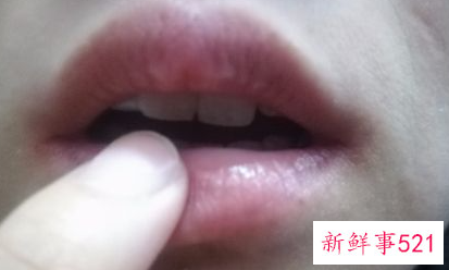 怎样涂抹唇釉显得好看