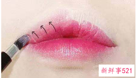 咬唇妆怎么画