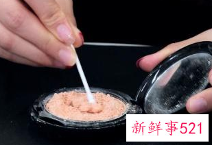 粉饼摔碎了如何修复