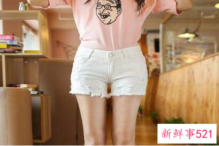 白色短裤配什么颜色上衣