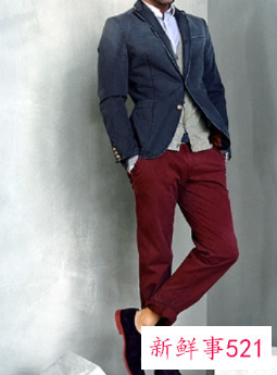 男生蓝色搭配什么颜色好看