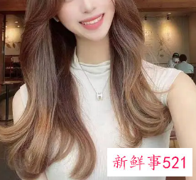 最显皮肤白的发色