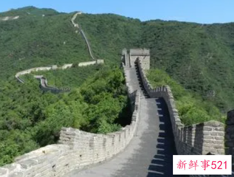背后万里长城照片的意义