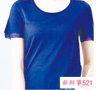 蓝色宽松上衣下身如何搭配