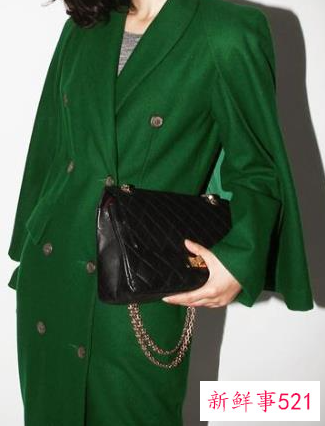 浅绿色外套搭配