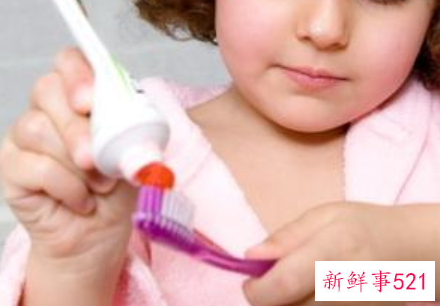 宝宝牙膏含氟吗