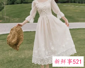 半身裙和连衣裙哪个更好看