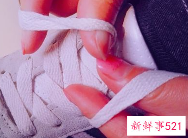 简单系鞋带方法步骤图解