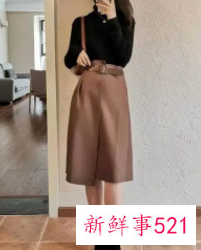 咖色半身裙搭配什么颜色上衣好看