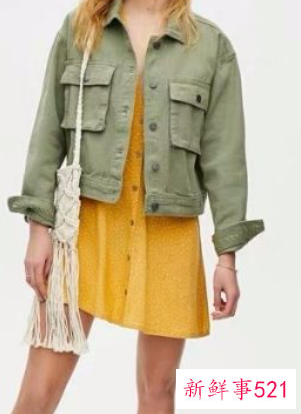 浅绿色外套搭配