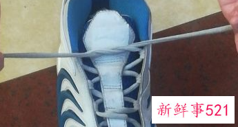 简单系鞋带方法步骤图解