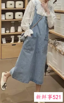牛仔吊带裙怎么穿