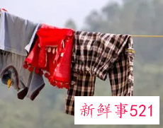 梦见衣服被水冲走了