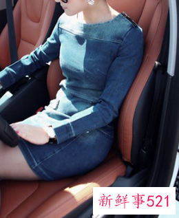 蓝色牛仔裙可以配什么衣服