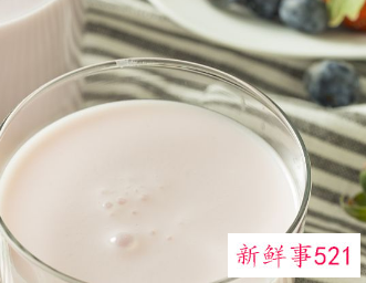 有一些牛奶喝着有塑料味