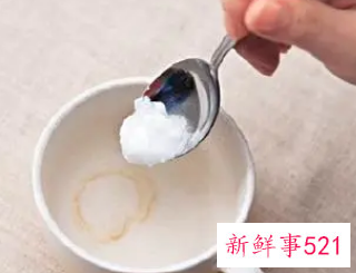 白皮鞋渗透茶渍怎么去除