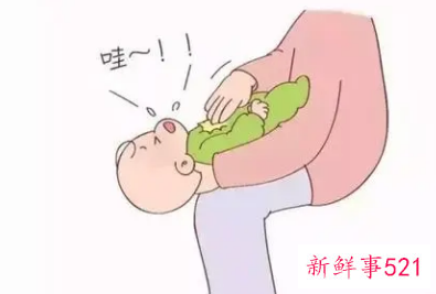 喂奶的正确姿势防止呛奶