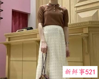 那种polo衫配黑色休闲裤子好看