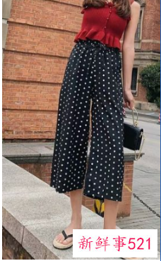黑色白点点裤配什么上衣女