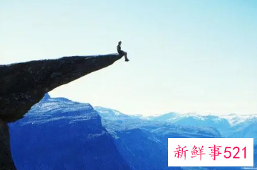 梦到手抓着悬崖边又上来了