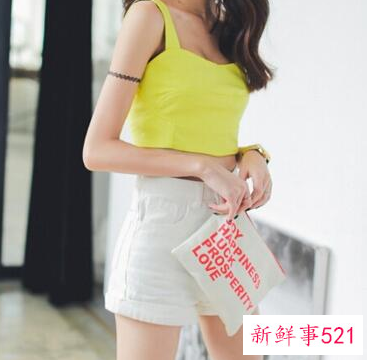 白色短裤配什么颜色上衣