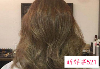 染什么颜色的头发最自然