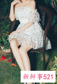 吊带露肩怎么穿