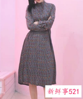 黑色凉鞋搭配什么裙子