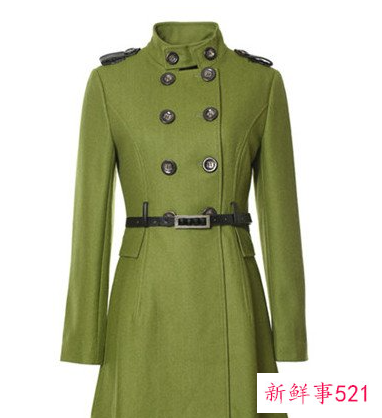 浅绿色外套搭配