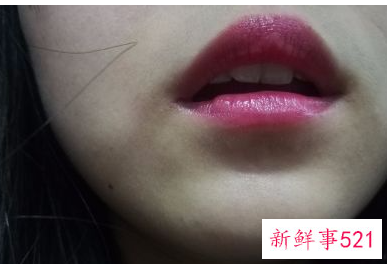 怎样涂抹唇釉显得好看