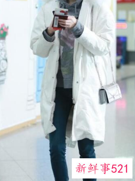 小款羽绒服搭配什么裤子