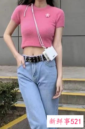 粉色T恤配什么颜色的裤子好看