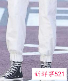 女生束脚裤配什么鞋子