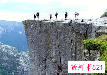 梦到手抓着悬崖边又上来了