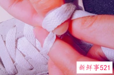 简单系鞋带方法步骤图解